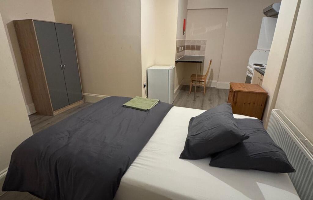 Main image of property: 86 Walworth Road, London, SE1