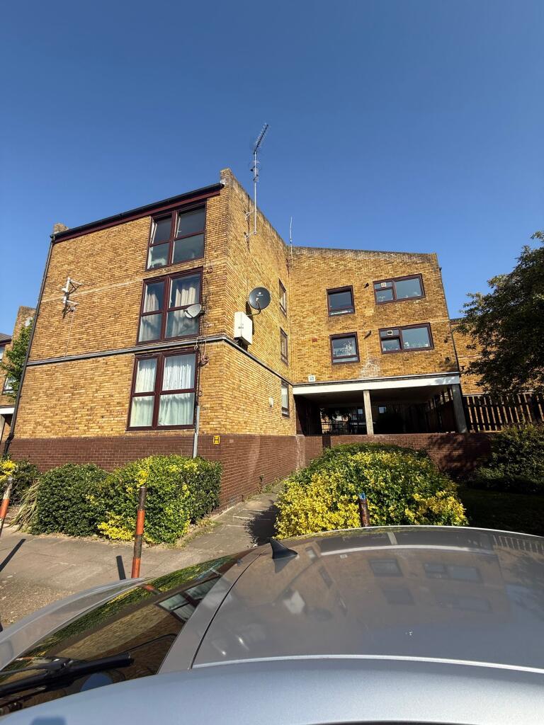 Main image of property: Maskell Road, London, SW17