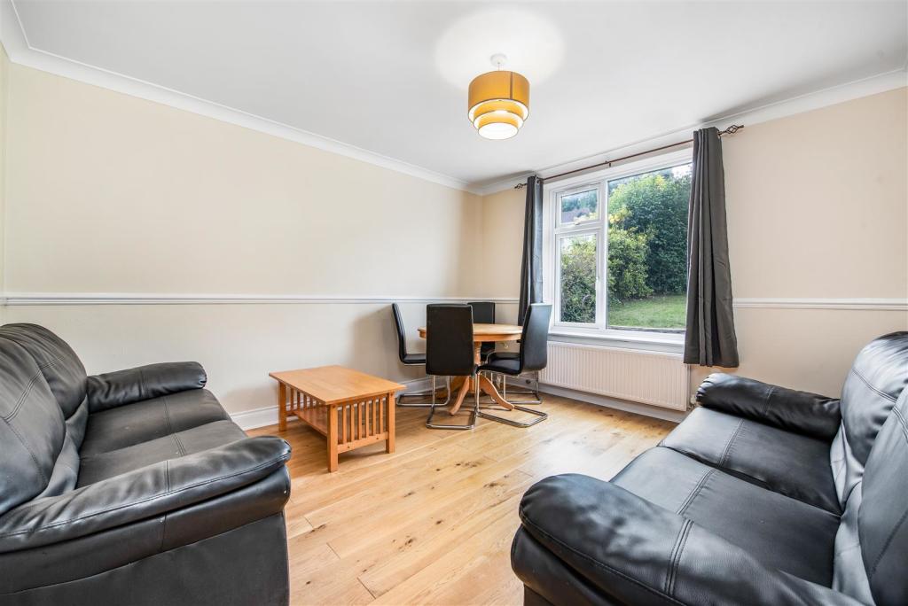 5 bedroom semidetached house for sale in Suffield Road, High HP11