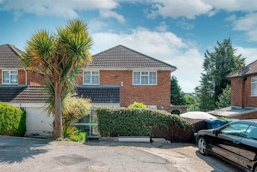 4 bedroom detached house for sale in Kendalls Close, High HP13
