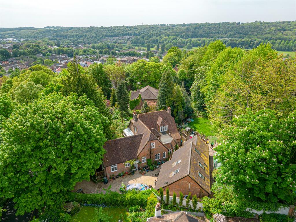 7 bedroom detached house for sale in Lucas Road, High HP13