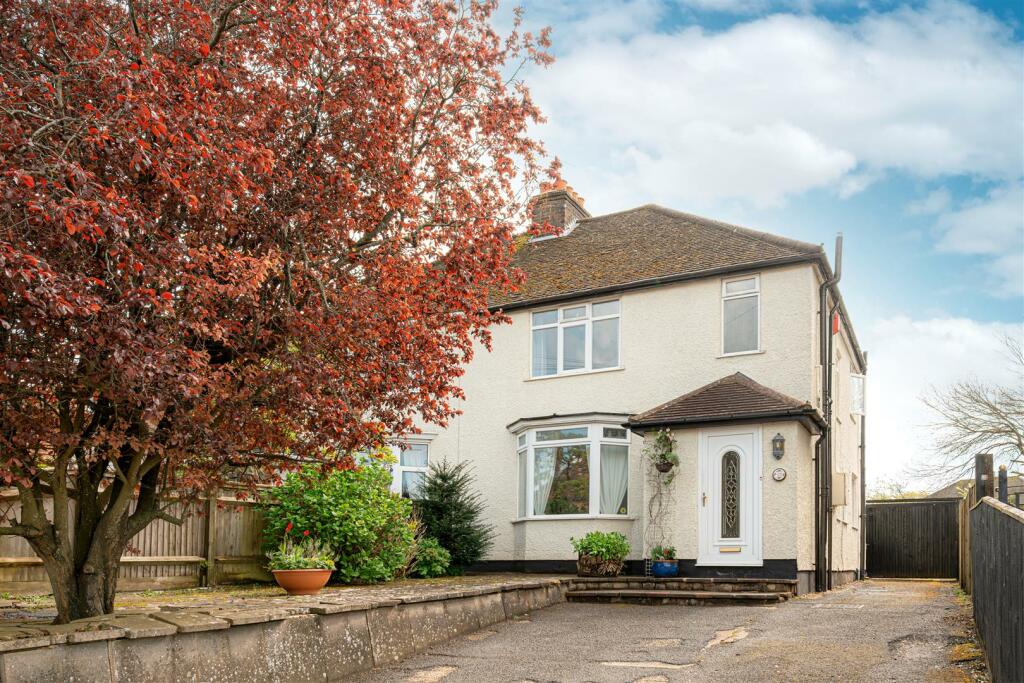 3 bedroom semidetached house for sale in Totteridge Road, High