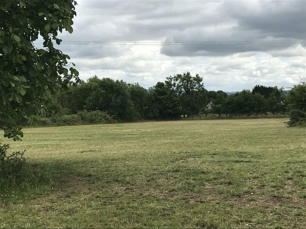 Land for sale in Pastureland adjoining Arrow Lane, North Littleton