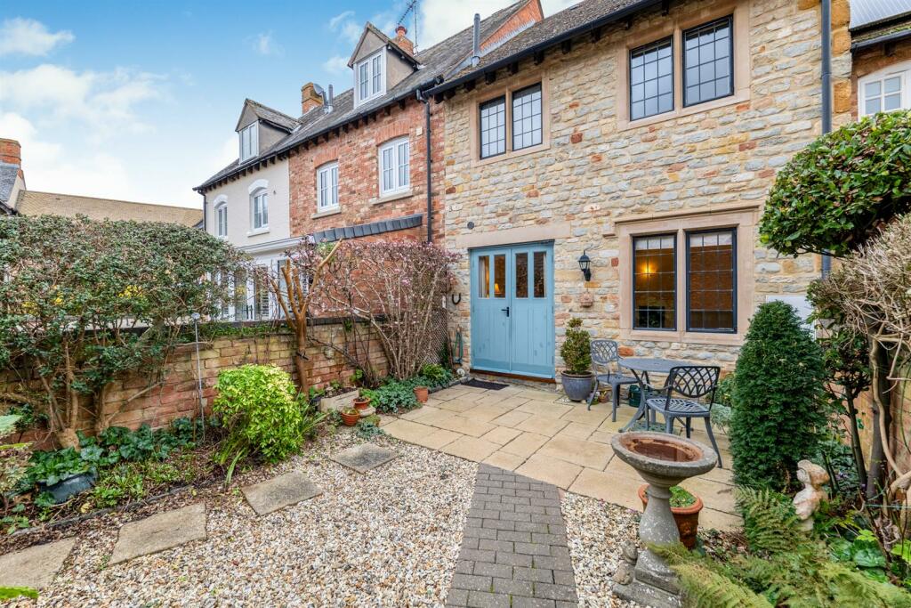 2 bedroom cottage for sale in Telegraph Street, ShipstonOnStour, CV36