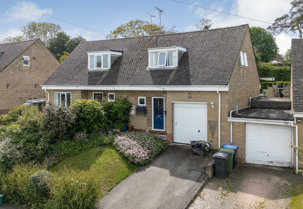 2 bedroom semidetached house for sale in Carson Close, Stretton On