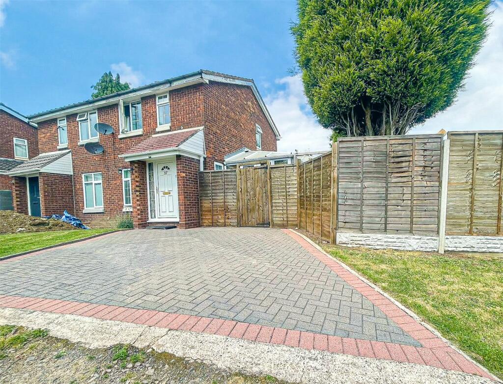 3 bedroom semidetached house for sale in Goldsborough, Wilnecote