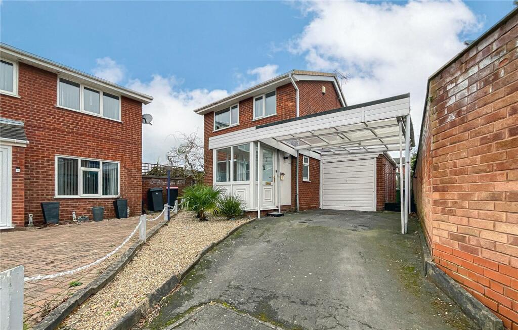 3 bedroom detached house for sale in Cedar Crescent, Kingsbury