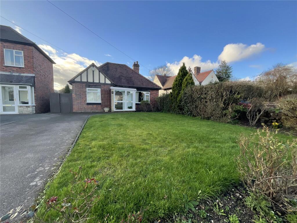 2 bedroom detached house for sale in Tamworth Road, Two Gates, Tamworth