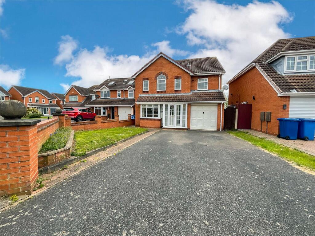 4 bedroom detached house for sale in Emberton Way, Amington Fields