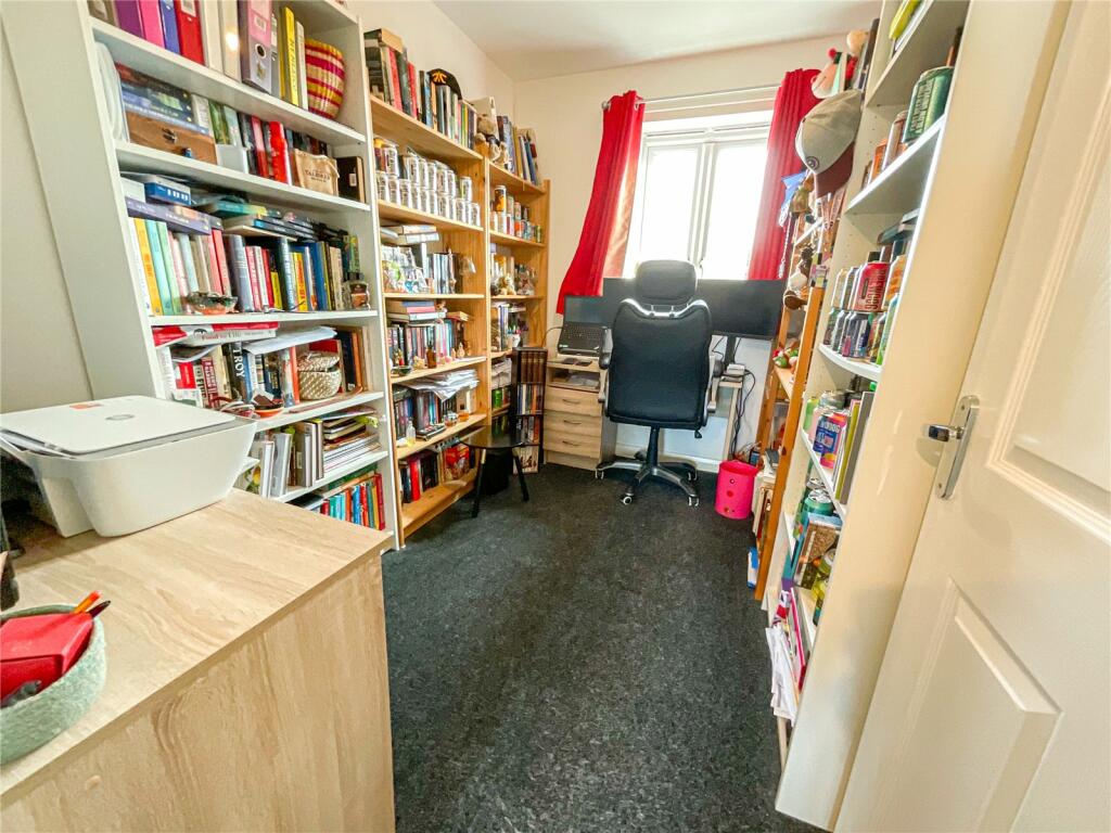 Additional property image - Colonel Dibley Close, Piccadilly, Tamworth, Warwickshire, B78