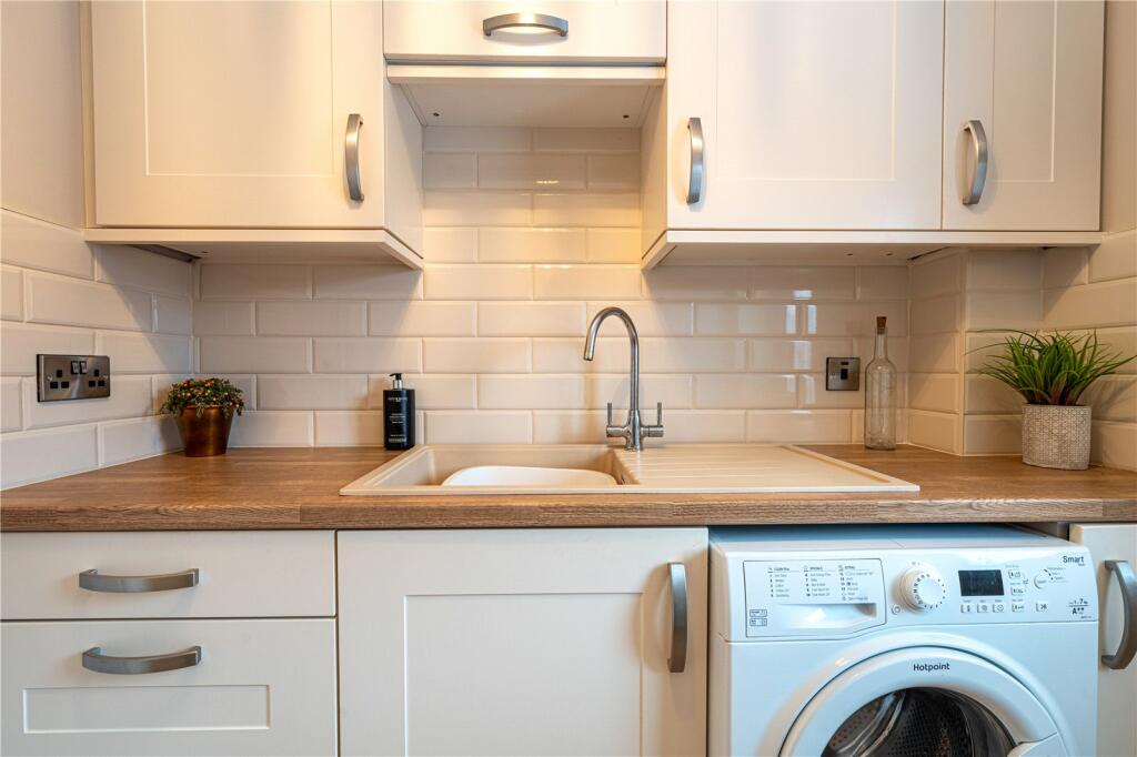 Additional property image - Fox Close, Tamworth, Staffordshire, B77