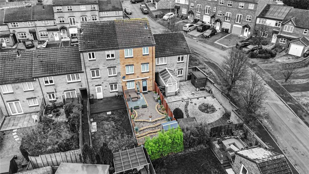 Additional property image - Fox Close, Tamworth, Staffordshire, B77