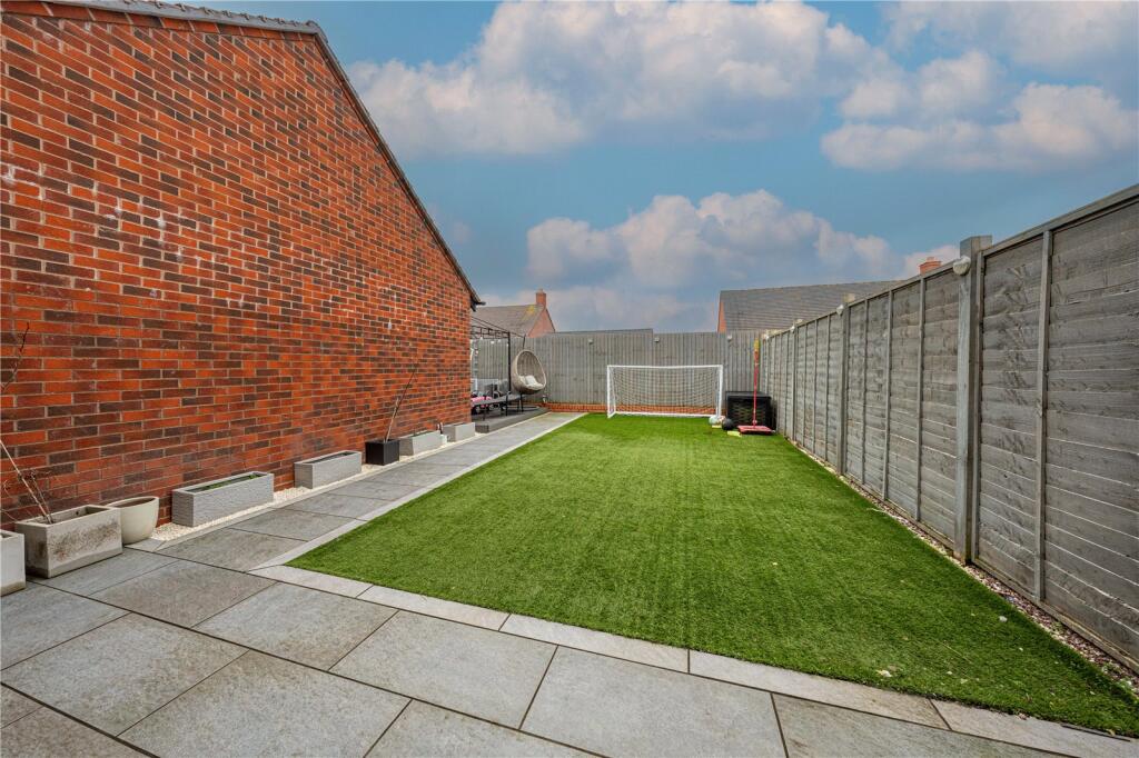 Additional property image - Meadow Way, Tamworth, Staffordshire, B79