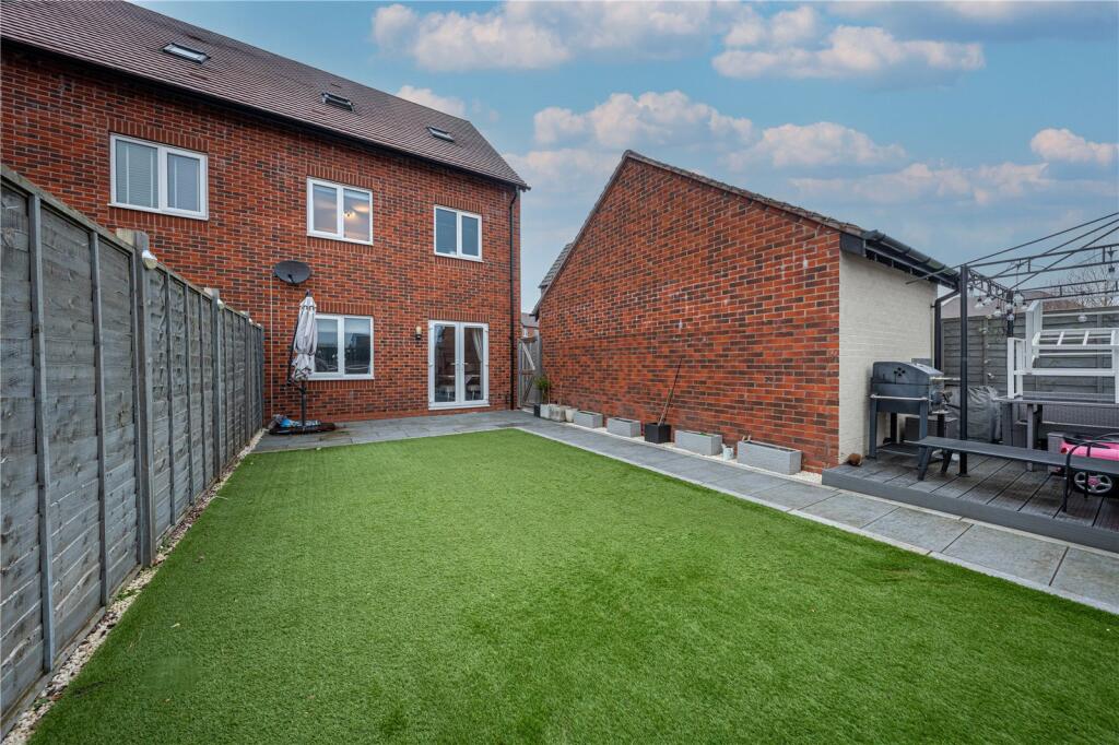 Additional property image - Meadow Way, Tamworth, Staffordshire, B79