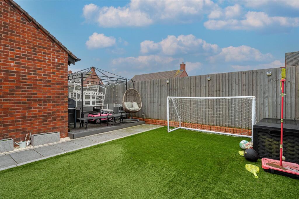 Additional property image - Meadow Way, Tamworth, Staffordshire, B79