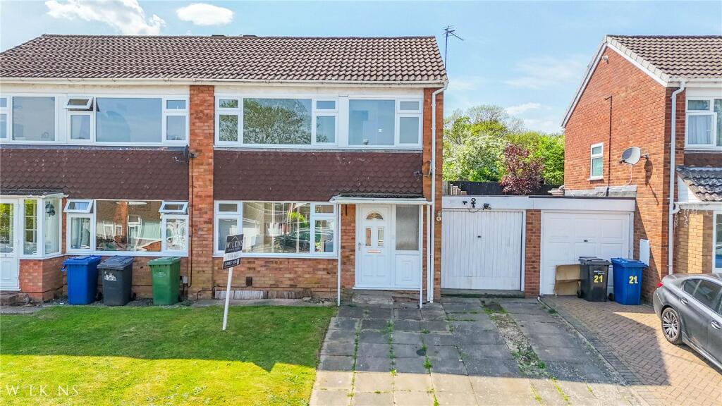 Main image of property: Maxstoke Close, Dosthill, Tamworth, Staffordshire, B77