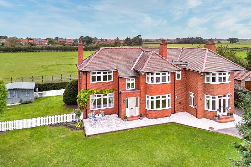 5 bedroom detached house for sale in Selby Road, Wistow, YO8