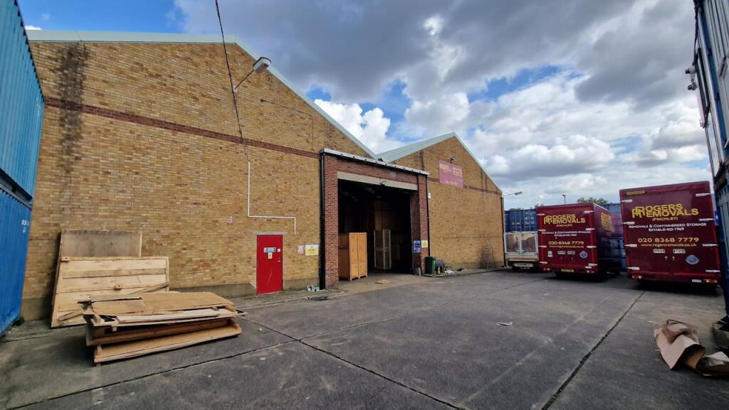Light industrial facility to lease in Unit 2, Colney Hatch Lane, Friern