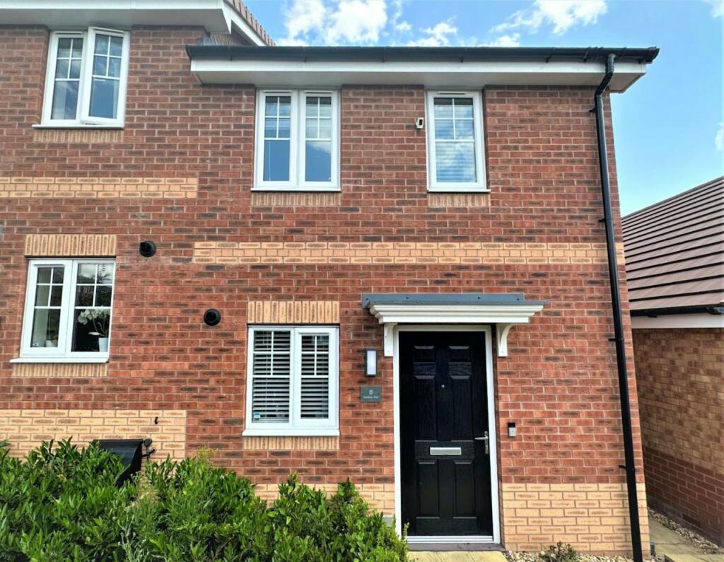 2 bedroom semidetached house for sale in Swallow View, Pershore, WR10