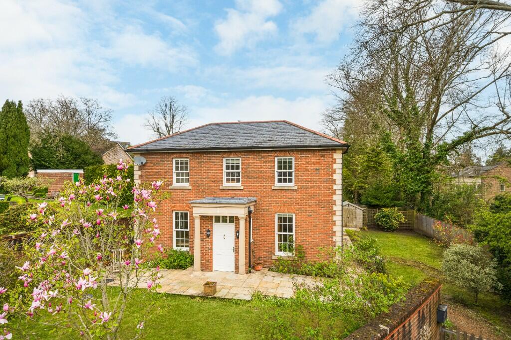 5 bedroom detached house for sale in Sleepers Delle Gardens, Winchester, SO22