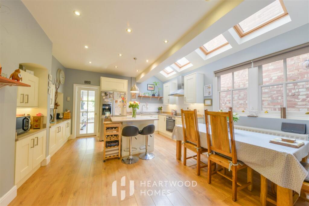 5 bedroom detached house for sale in Sandfield Road, St. Albans, AL1