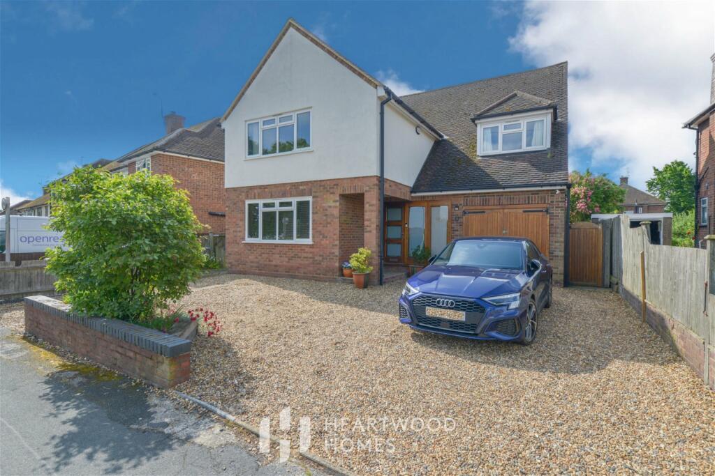 4 bedroom detached house for sale in The Ridgeway, St. Albans, AL4 9PS, AL4