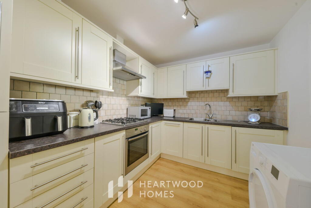 Additional property image - Beningfield Drive, London Colney, St. Albans, AL2 1FD