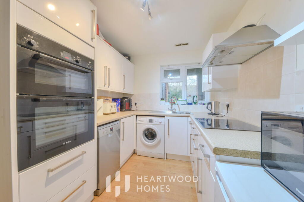 Additional property image - Beverley Gardens, St Albans AL4 9BJ