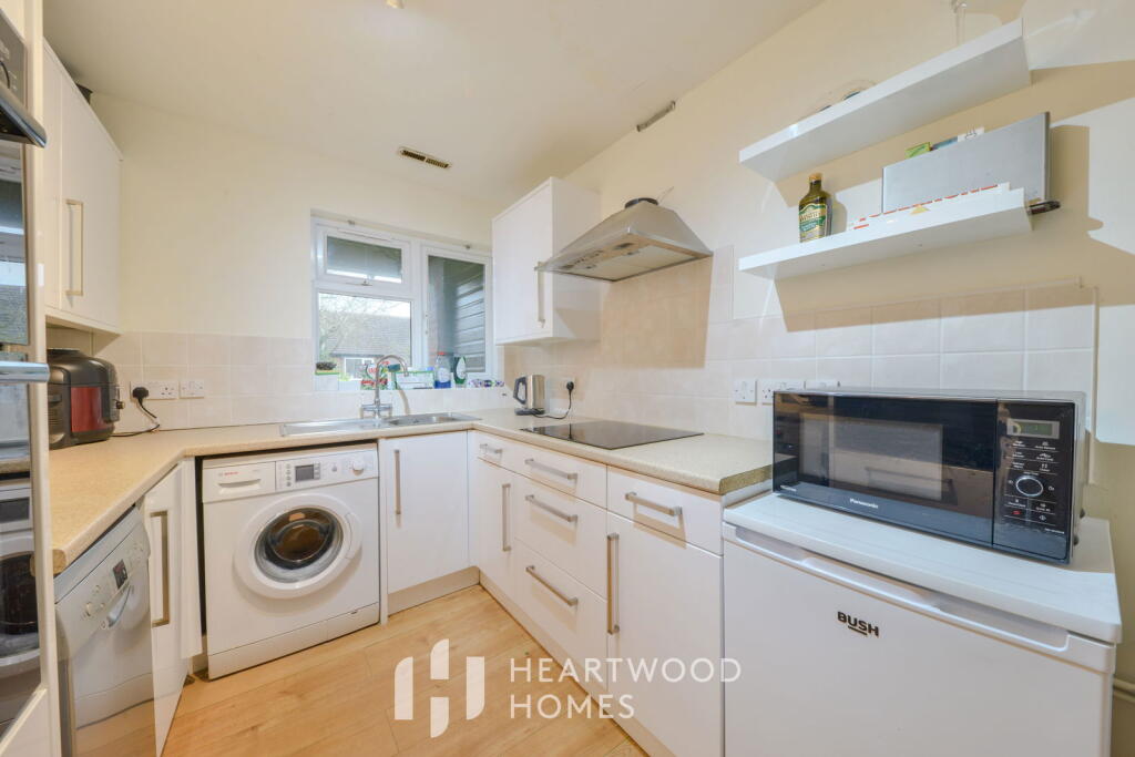 Additional property image - Beverley Gardens, St Albans AL4 9BJ