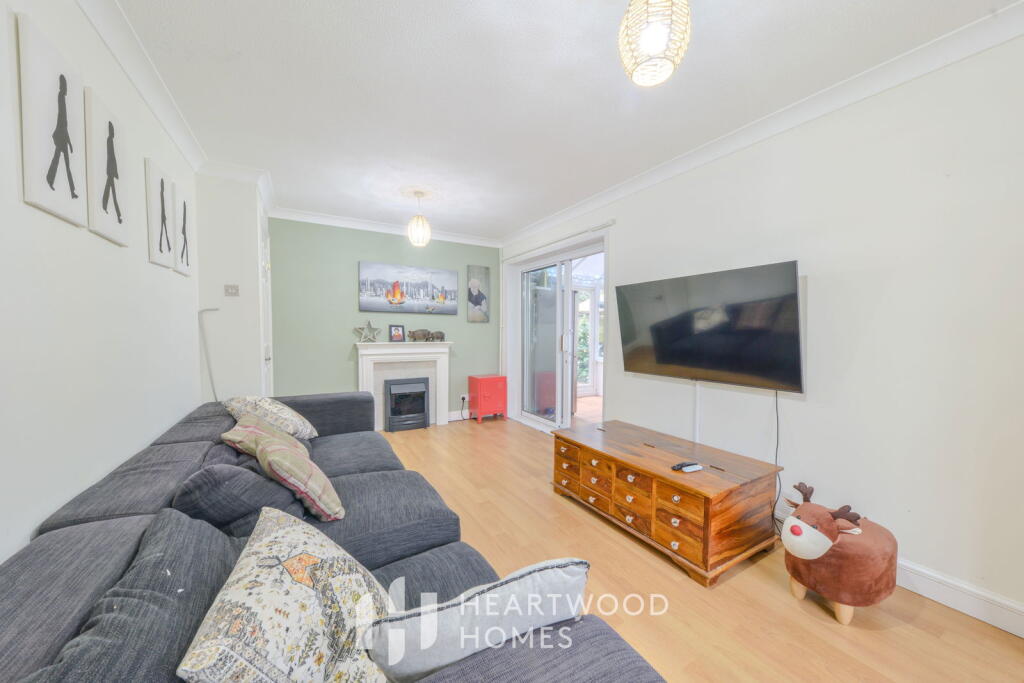 Additional property image - Beverley Gardens, St Albans AL4 9BJ