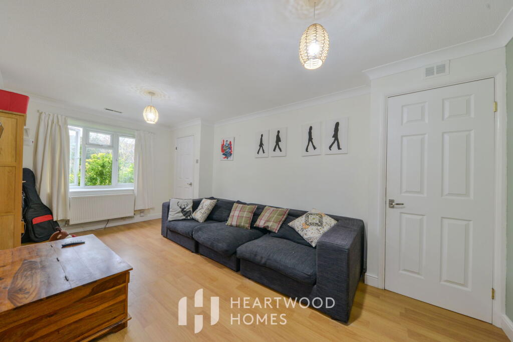 Additional property image - Beverley Gardens, St Albans AL4 9BJ