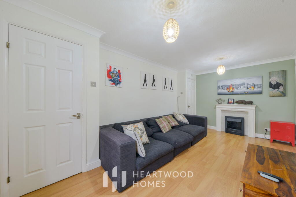 Additional property image - Beverley Gardens, St Albans AL4 9BJ