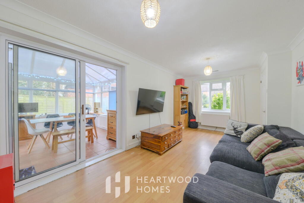 Additional property image - Beverley Gardens, St Albans AL4 9BJ