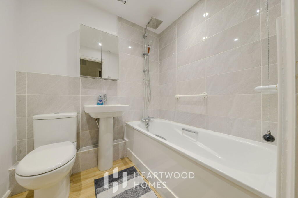 Additional property image - Beverley Gardens, St Albans AL4 9BJ