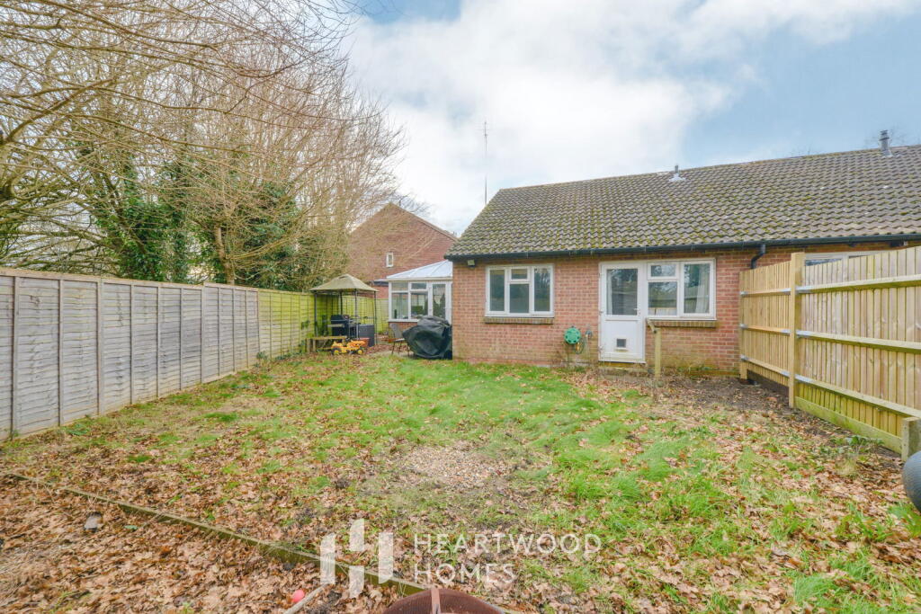 Additional property image - Beverley Gardens, St Albans AL4 9BJ