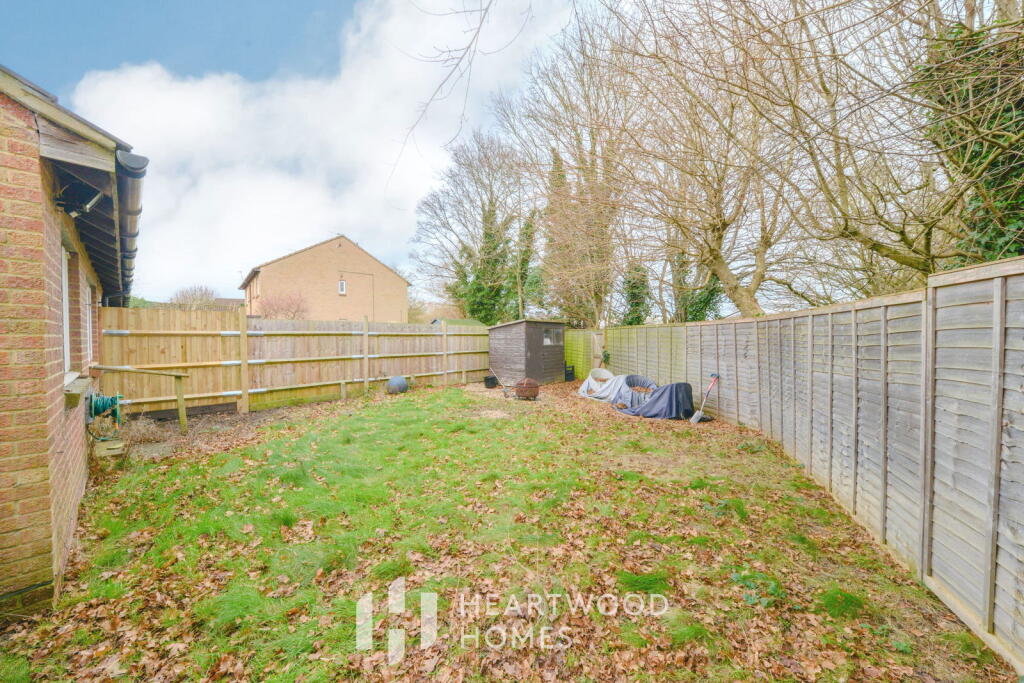 Additional property image - Beverley Gardens, St Albans AL4 9BJ