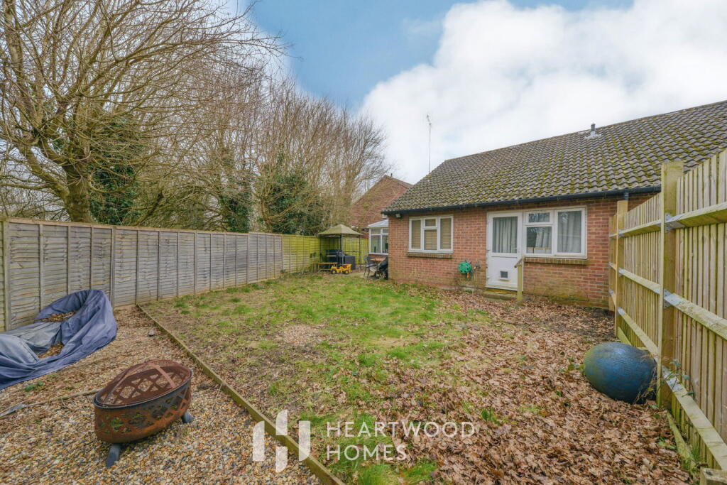Additional property image - Beverley Gardens, St Albans AL4 9BJ
