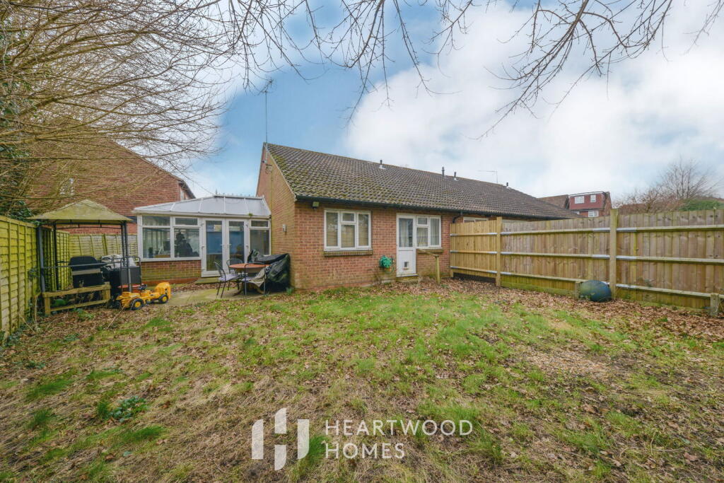 Additional property image - Beverley Gardens, St Albans AL4 9BJ