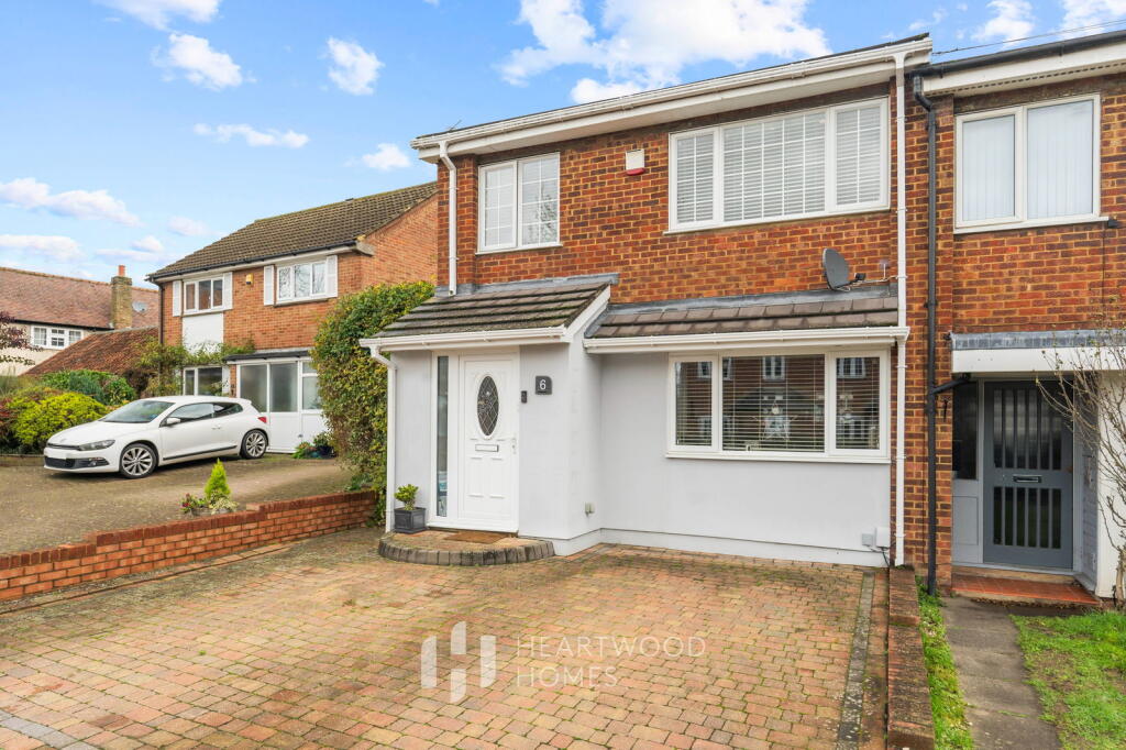 Main image of property: High Street, London Colney, St. Albans, AL2 1QS