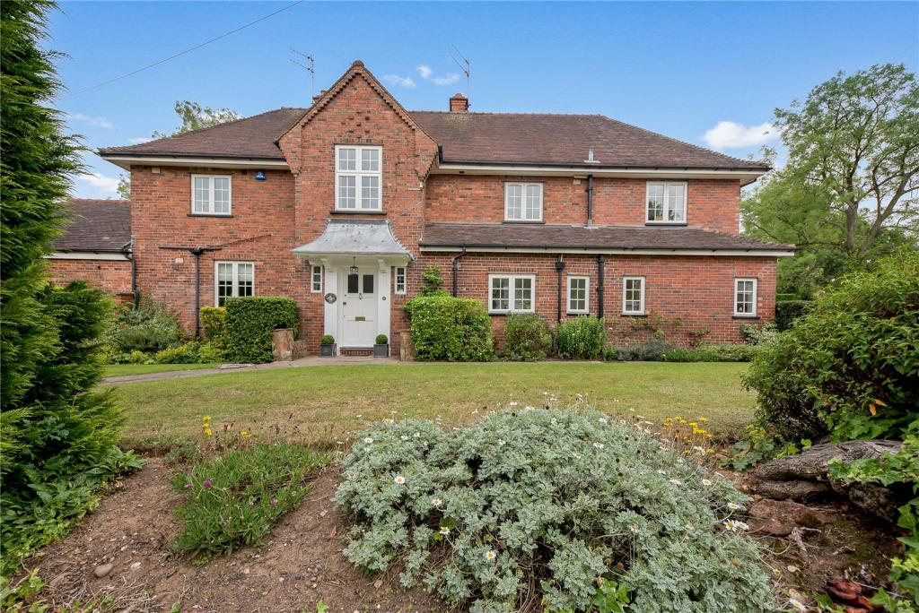 6 bedroom detached house for sale in Station Road, Balsall Common, CV7