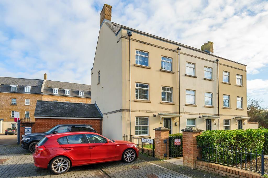 3 bedroom end of terrace house for sale in Swindon, Wiltshire, SN25