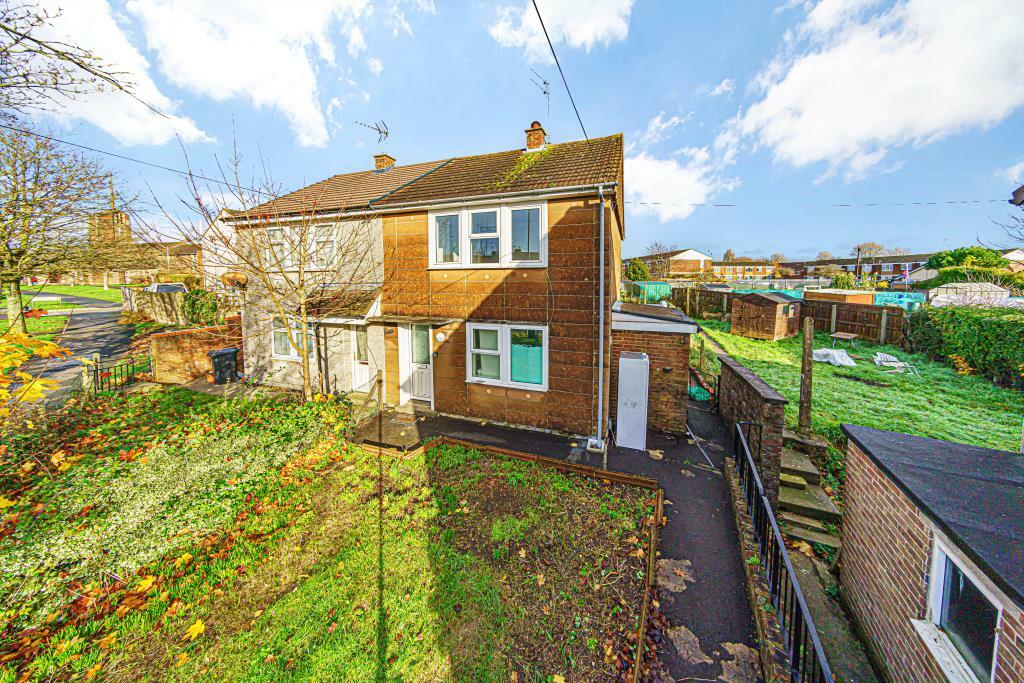 2 bedroom semi-detached house for sale in Swindon, Wiltshire, SN2