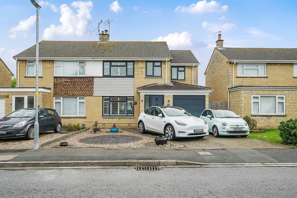 4 bedroom semidetached house for sale in Greenmeadow, Swindon, SN25