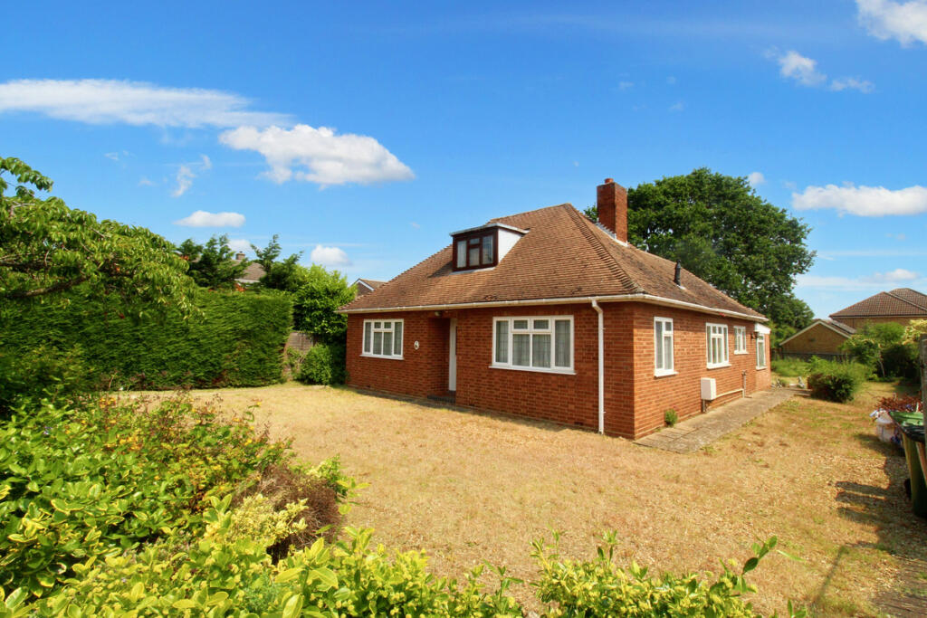 2 bedroom detached bungalow for sale in Lucks Lane, St. Neots, PE19