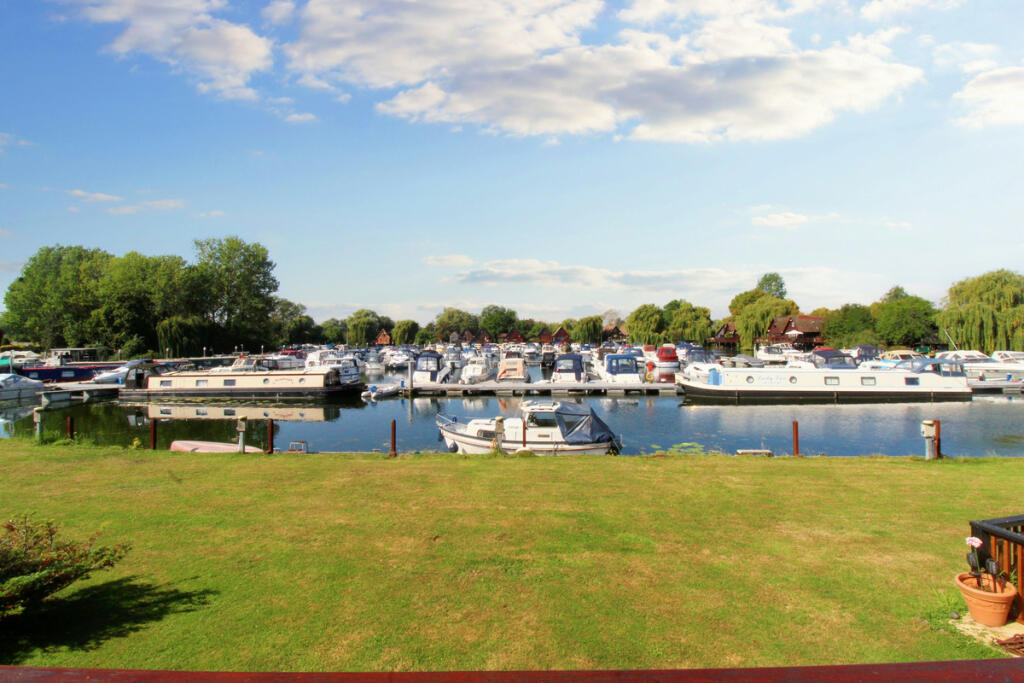 3 bedroom lodge for sale in Mill Road, Buckden, PE19