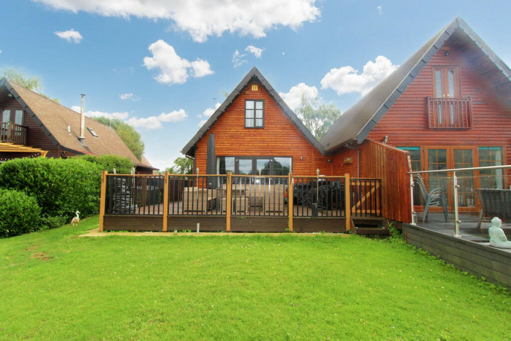 1 bedroom lodge for sale in Mill Road, Buckden, PE19