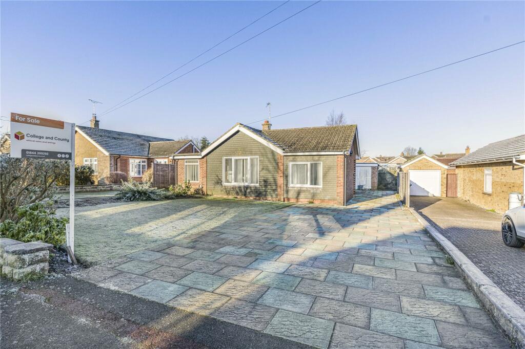 4 bedroom bungalow for sale in Hazel Avenue Thame Oxfordshire OX9