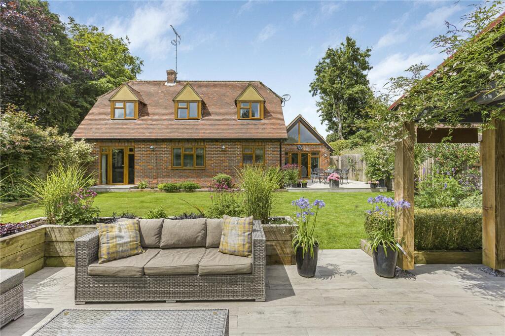 4 bedroom detached house for sale in Church Lane, Chearsley, Aylesbury