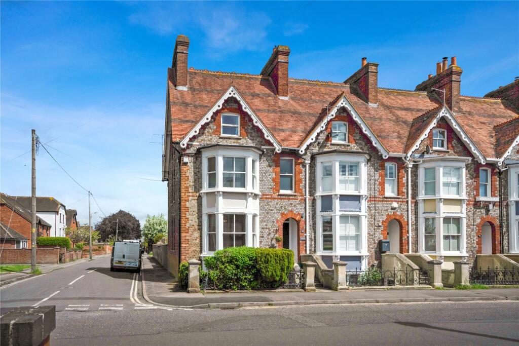 4 bedroom end of terrace house for sale in Chinnor Road, Thame