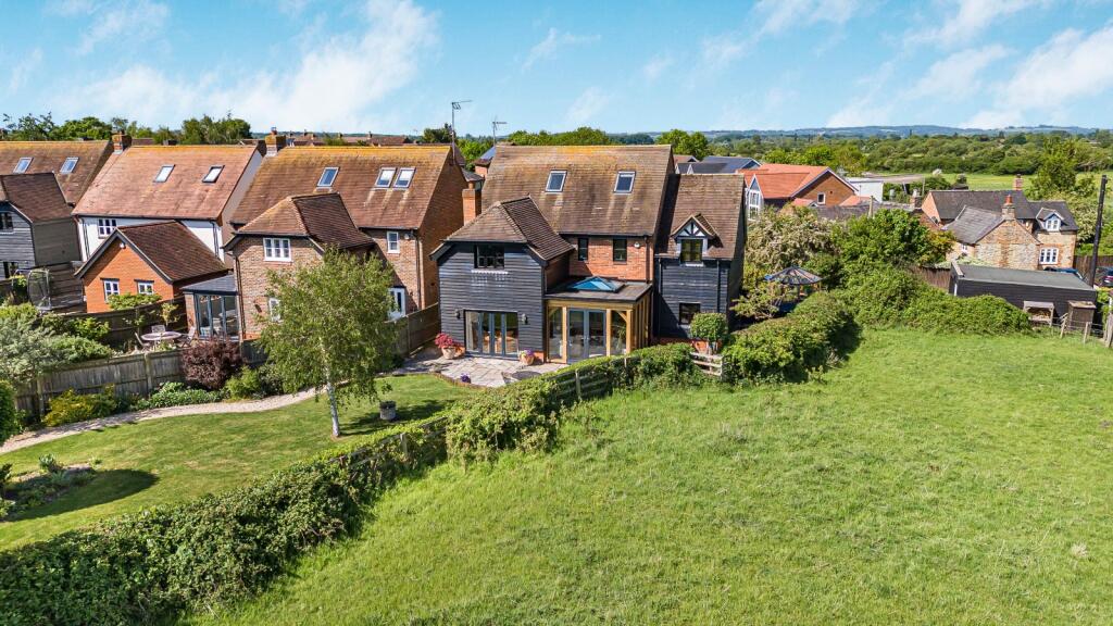 Main image of property: Crendon Road, Shabbington, Aylesbury, Buckinghamshire, HP18